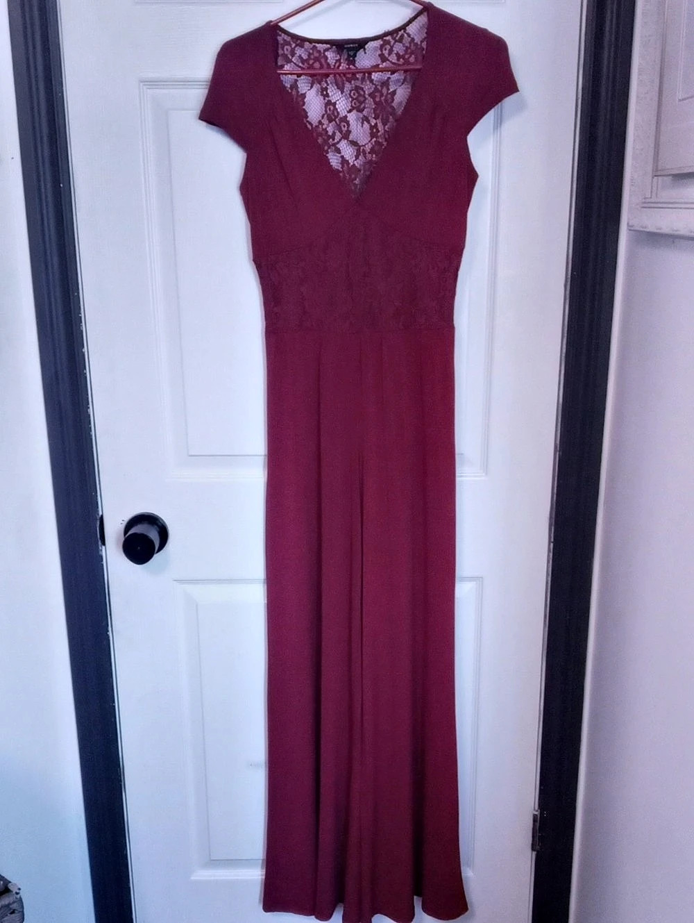 GUESS Lace Maxi Dress in Burgundy Size Medium Like New